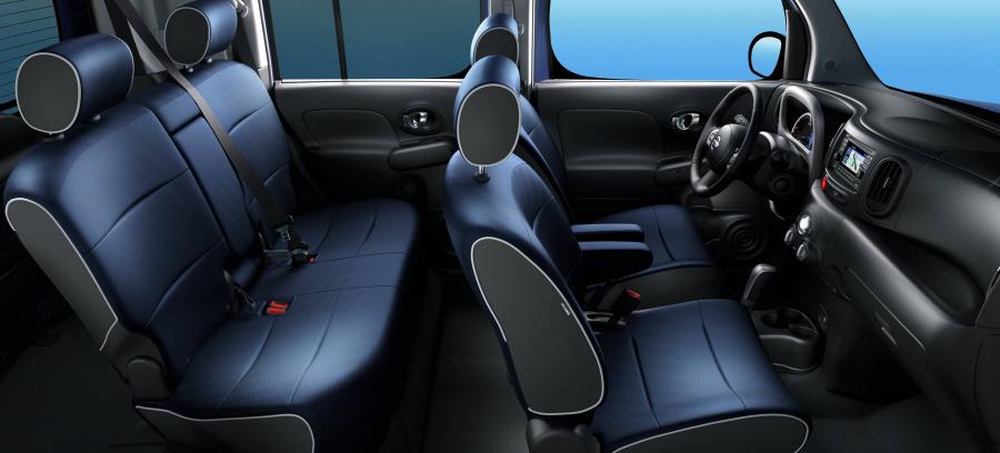Интерьер Nissan Cube Indigo Blue Edition 2012 года  (фото 2 из 4)